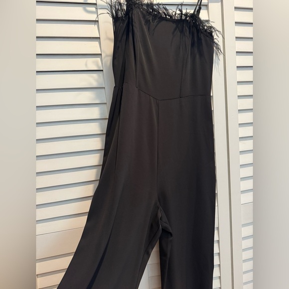 NWT Nicole Miller Women’s Black Jumpsuit with Feather Accents Size 8 - Picture 6 of 9